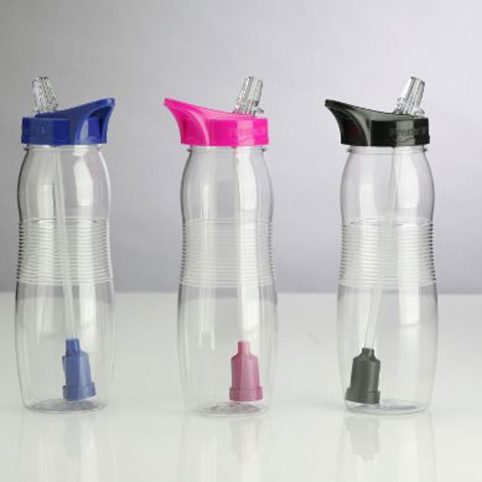 14. Filtrační lahve. V některých oblastech světa se kvůli vysoké koncentraci mikrobů nedoporučuje pít kohoutkovou vodu. V těchto případech pomůže filtrační lahev.