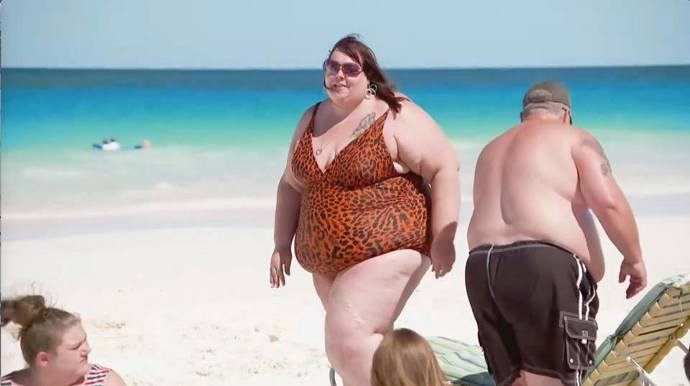 GALERIE: Zákaz vstupu hubeňourům. Tento hotel byl postaven na míru obézním lidem