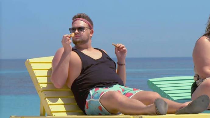 GALERIE: Zákaz vstupu hubeňourům. Tento hotel byl postaven na míru obézním lidem