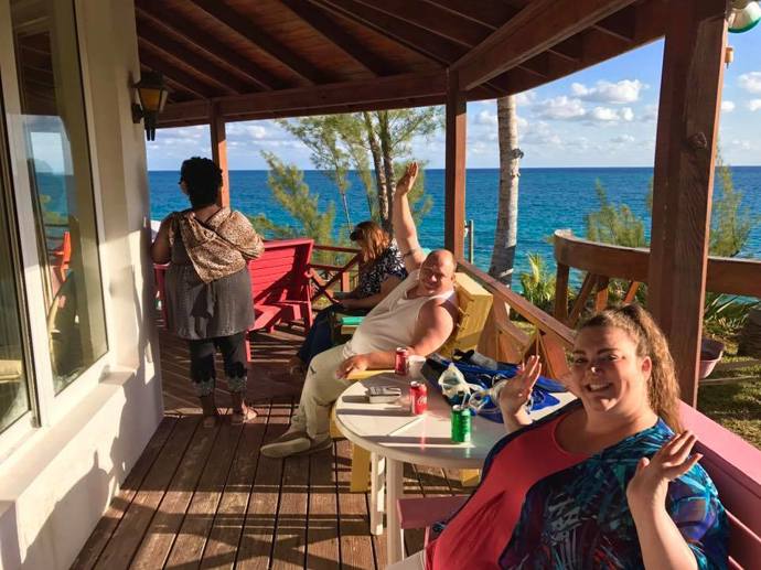 GALERIE: Zákaz vstupu hubeňourům. Tento hotel byl postaven na míru obézním lidem