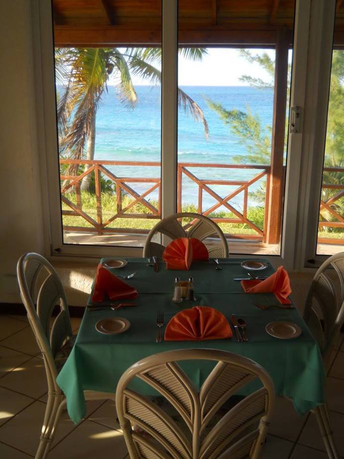 GALERIE: Zákaz vstupu hubeňourům. Tento hotel byl postaven na míru obézním lidem