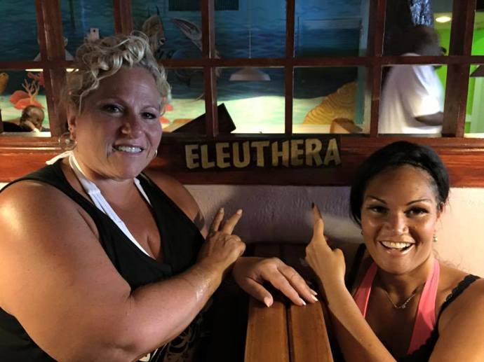 GALERIE: Zákaz vstupu hubeňourům. Tento hotel byl postaven na míru obézním lidem