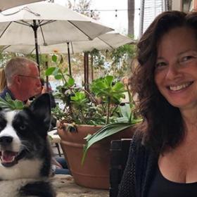 Fran Drescher jako chůva k pohledání: Zažila brutální znásilnění a vzala si gaye. Přesto zůstává optimistkou