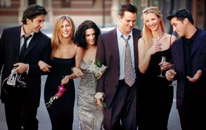 Scéna ze seriálu Přátelé.