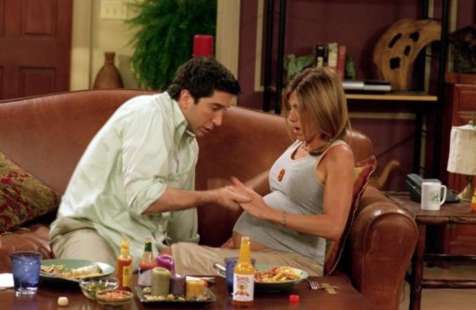 Scéna ze seriálu Přátelé.