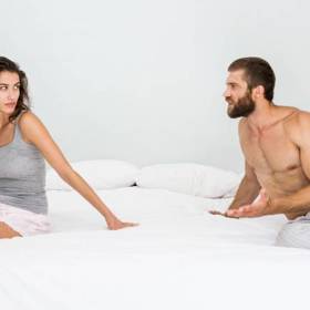 Není dobré se ve chvílích volna vyspat pod vlivem alkoholu s někým jiným. Budete mít potom akorát hlavu plnou výčitek.