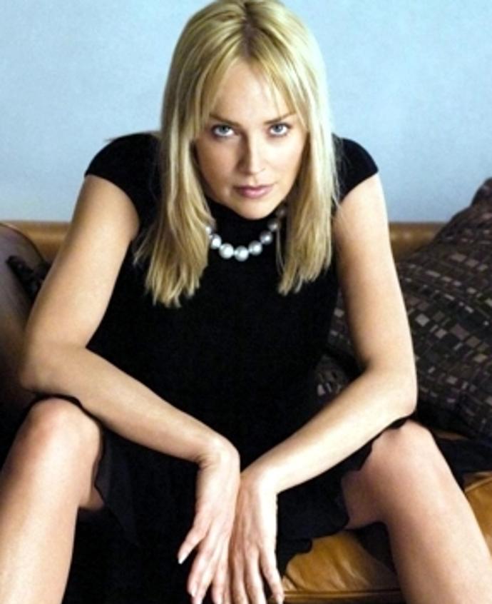 Otevřeně se hlásí k bisexualitě.