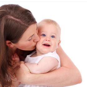 Musíte totiž převzít obě role a být dítěti laskavou mámou i přísným tátou.