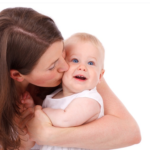 Člověk má v sobě zakódovanou péči o mládě, která se projevuje už kolem deseti let.