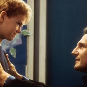 Pak ale Daniel naštěstí zjistí, že Samovi nic nehrozí, jen je zamilovaný do své spolužačky.