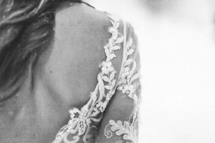 „Jsme tolik zaskočení, kolik lidí bylo ochotných vyjít ven v tak nepříznivých podmínkách, aby tu mohli být pro nás  v náš den D,“ doplnila Joanna.