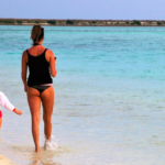 Některé bezdětné ženy si myslí, že mají matky jen dovolenou a válí se s dětmi doma nebo chodí na procházky.