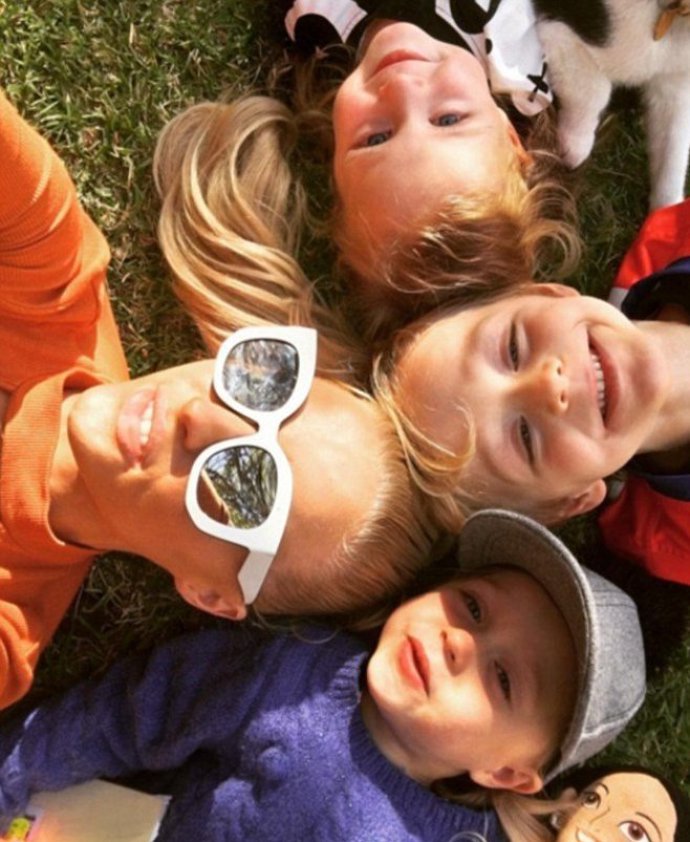 Takový nepořádek, jaký má doma matka se dvěma dětmi určitě žádná bezdětná doma nemá.