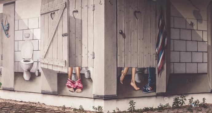 Když otevíráte dveře, vezměte si do ruky ubrousek.