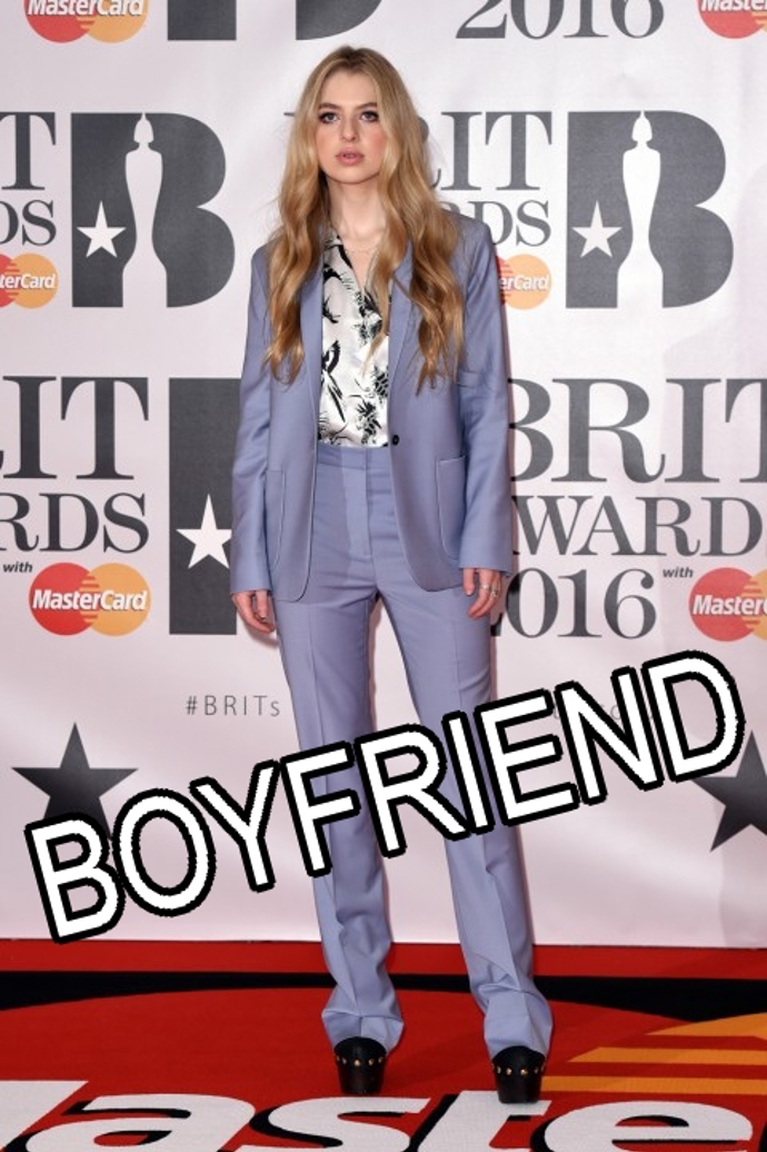 Nohavice červený koberec vždycky příjemně rozsvítí. Pánský styl se letos standardně držel černé, našly se ale i výjimky.