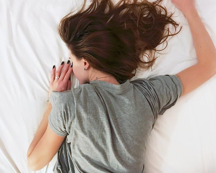 Zaklapnete počítač a překulíte se do postele? Tak to je to nejhorší co můžete udělat.