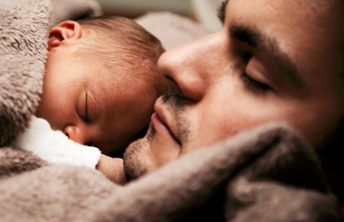 Pokud se vám nedaří usnout, dejte si před spaním teplé mléko.