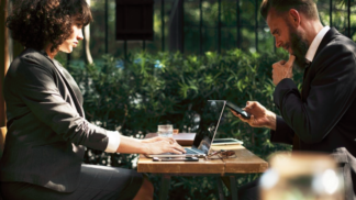 Sexy kolegyni vašeho miláčka prostě nemáte rády.