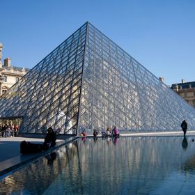 Dodnes je k vidění v pařížském Louveru