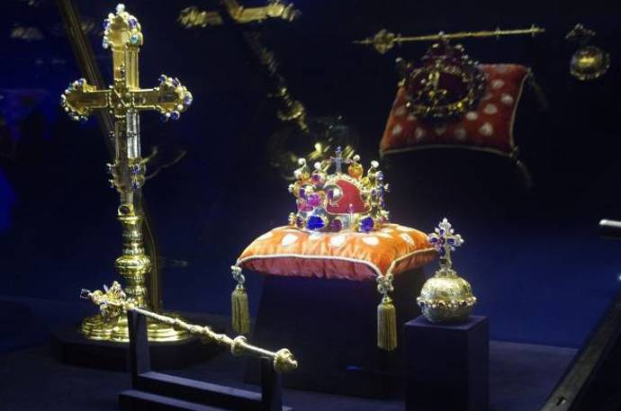 Korunovační klenoty jsou prý prokleté