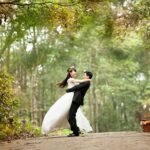 I když je žití na hromádce dnes normální, lidé se berou čím dál častěji