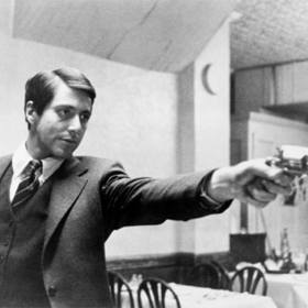 Premiéra filmu se těšila velkému zájmu diváků. Nevadilo jim vystát dlouhé fronty na vstupenku. Některé byly prý dlouhé přes pět bloků.