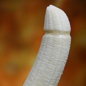 Další z teorií je ta, že za erekci může plný močový měchýř