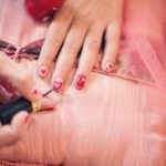 pomůže lak na nehty