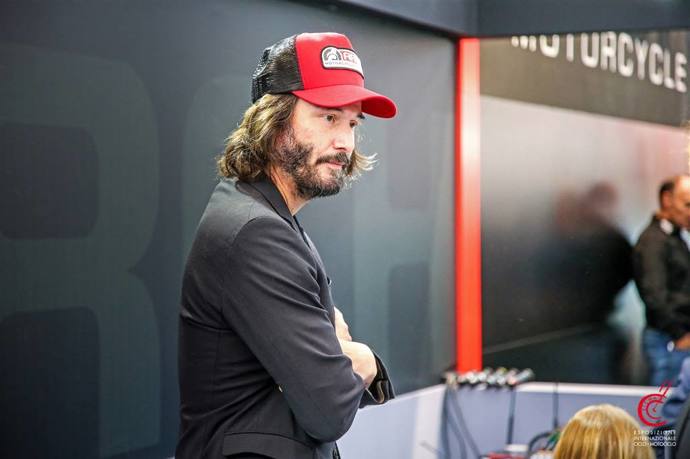 Není typickou hvězdou