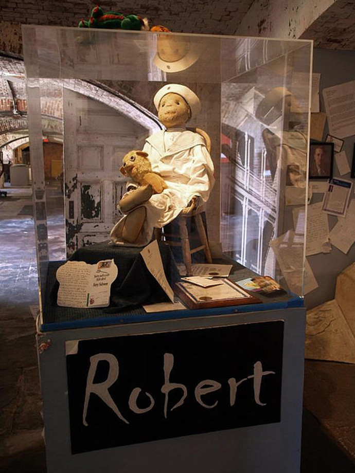 Roberta je dnes k vidění v muzeu. Zaměstnanci muzea a i návštěvníci tvrdí, že se na ně panenka dívá. Občas se pohne a směje se.