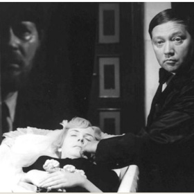 Ve Spalovači mrtvol Rudolf Hrušínský opravdu exceloval.