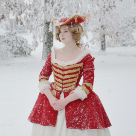 Začala proto zkoumat historické módní trendy. Pohltil ji středověk.