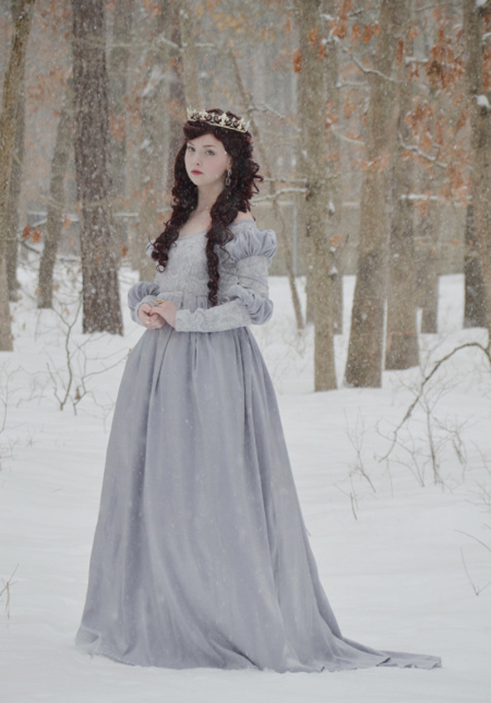 „Miluju svobodu při vytváření originální designů a složitost a detailní práci, která přichází s historickými projekty,“ doplnila.