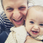 Tomáš miluje svoji rodinu.