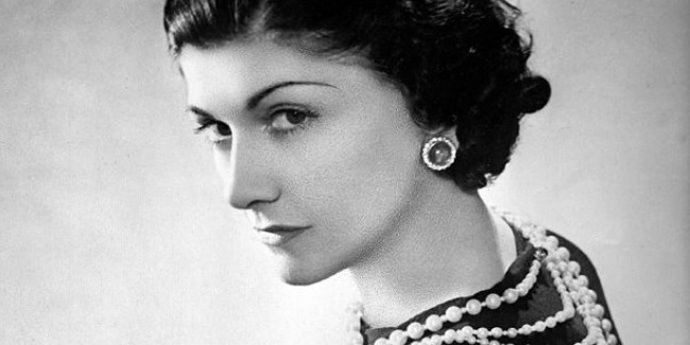 Byla jednou z nejvýraznějších módních návrhářek. Značka Chanel funguje dodnes a stala se symbolem luxusu