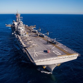 Letadlová loď, na které James sloužil se prý jmenovala Natoma Bay