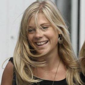 Jindy rozdává úsměvy na všechny strany