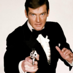 Roger Moore jako James Bond.