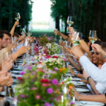 Sejděte se s přáteli.