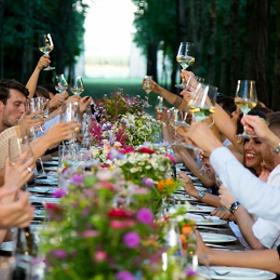 Sejděte se s přáteli.