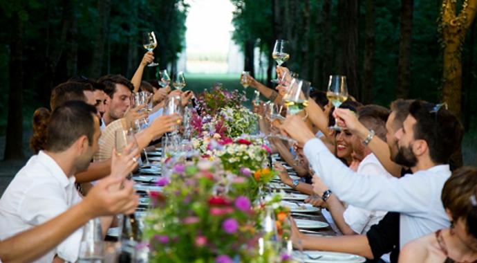 Sejděte se s přáteli.