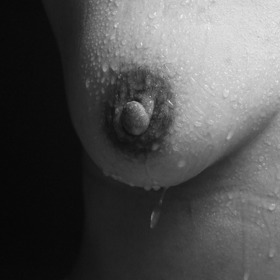 Je dobré pozorovat především bradavku.