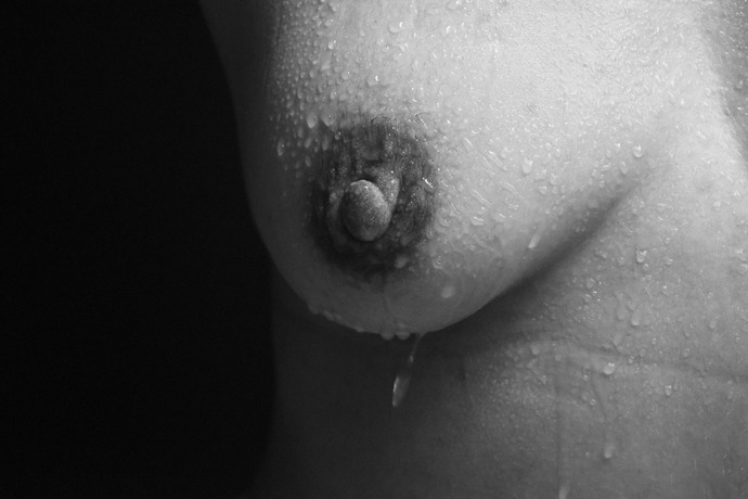 Je dobré pozorovat především bradavku.