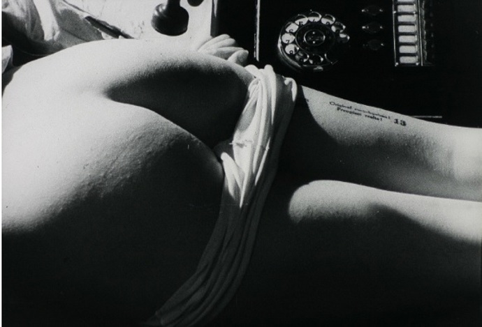 Slavná razítkovací scéna mohla být vystřižená