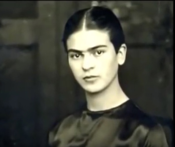 Frida byla známa svým srostlým obočím