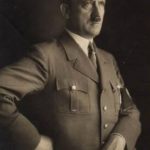 Jeho skutečná rodina se k němu nehlásí