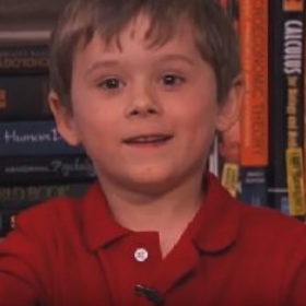 Arden Hayes toho ví spoustu o politice a především o geografii.