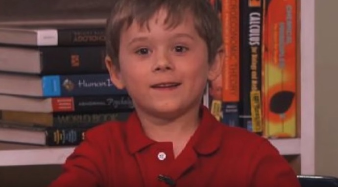 Arden Hayes toho ví spoustu o politice a především o geografii.