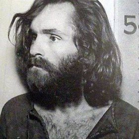 I když sám nikoho nezabil, manipuloval s lidmi a fanatizoval je. Vydával rozkazy k vraždám.