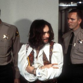 Manson jde před soud.
